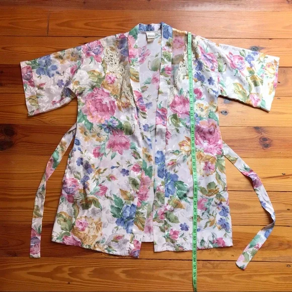 MaryAnn’s Boutique Floral Cream Vintage Multi-Color Robe, EUC, L - Picture 10 of 16